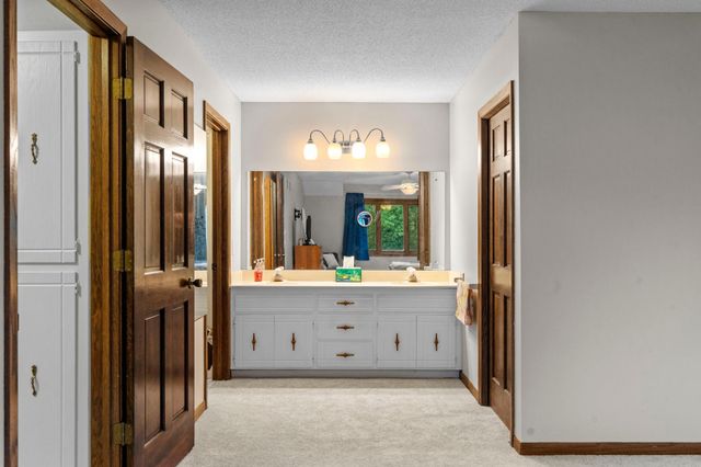 17030 30th Avenue N, Plymouth, MN 55447