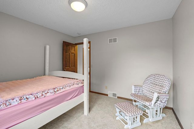 17030 30th Avenue N, Plymouth, MN 55447