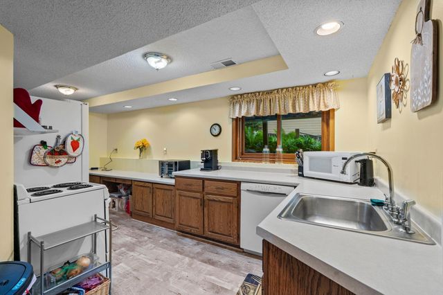 17030 30th Avenue N, Plymouth, MN 55447