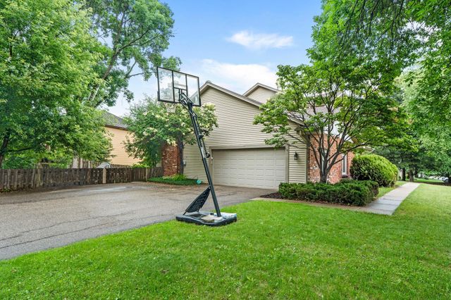 17030 30th Avenue N, Plymouth, MN 55447
