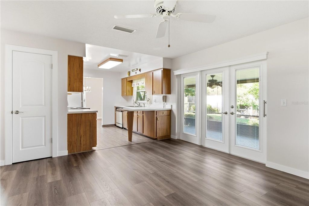 Image 9 of property listing at 127 MARK DAVID BOULEVARD, Casselberry, FL 32707