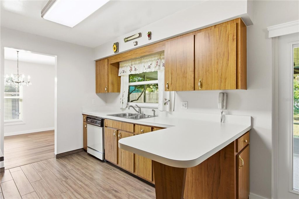 Image 10 of property listing at 127 MARK DAVID BOULEVARD, Casselberry, FL 32707