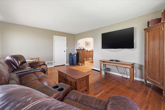 23150 MCPHERSON Avenue, Council Bluffs, IA 51503