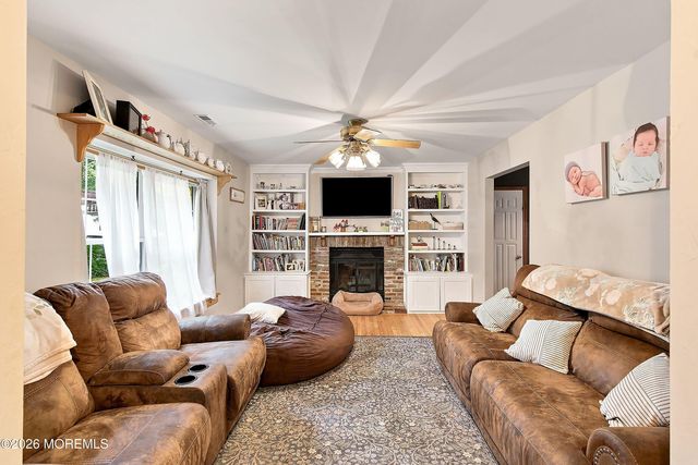 13 Waltham Way, Sicklerville, NJ 08081