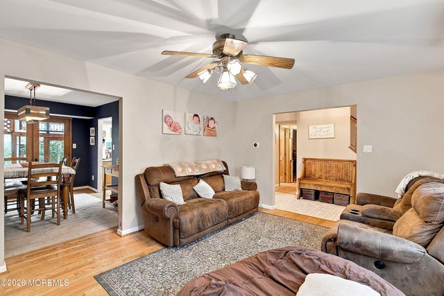 13 Waltham Way, Sicklerville, NJ 08081