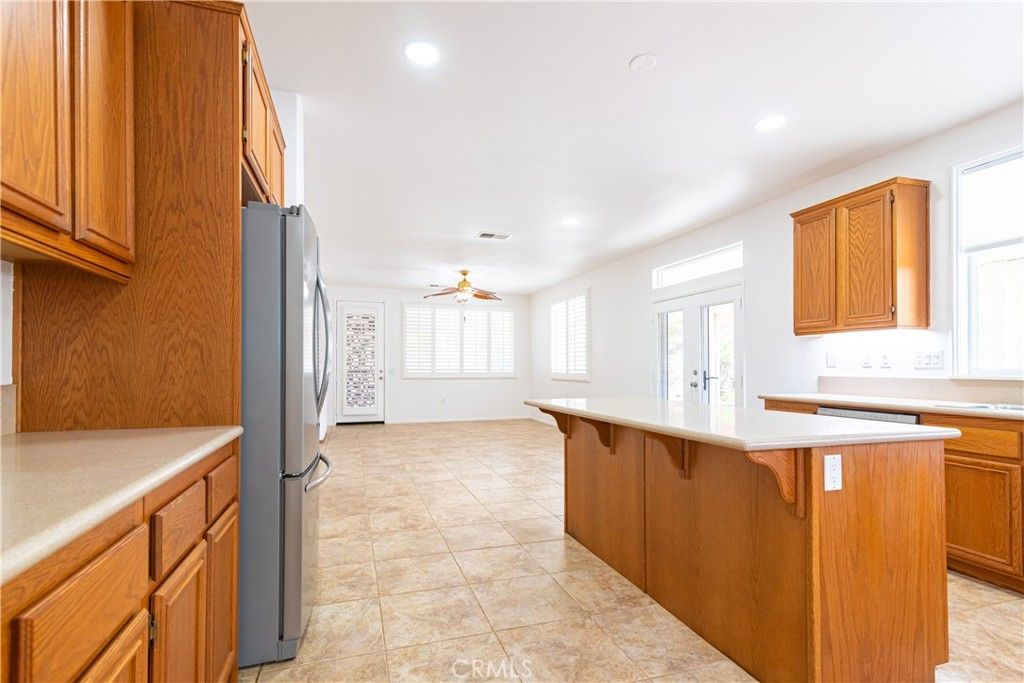 Image 8 of property listing at 215 Gamez, Hemet, CA 92545