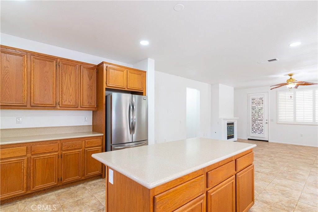 Image 9 of property listing at 215 Gamez, Hemet, CA 92545