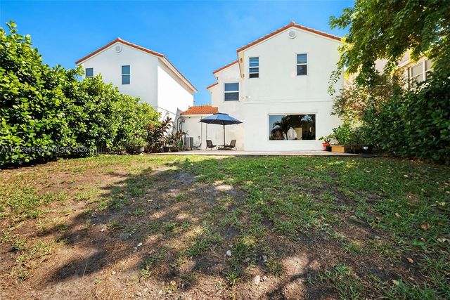 1026 SW 180th Ter, Pembroke Pines, FL 33029