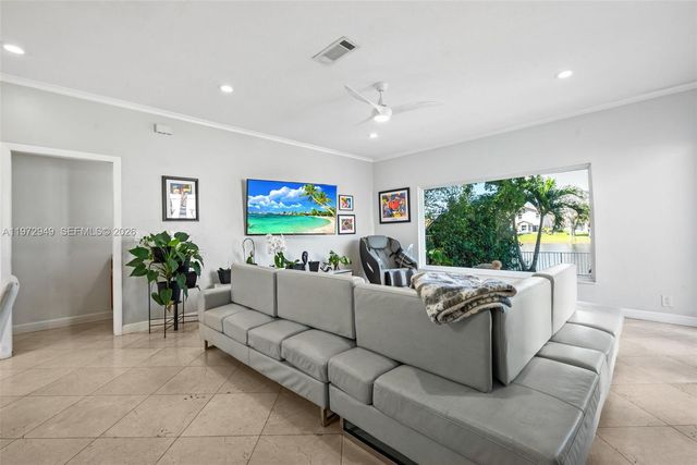 1026 SW 180th Ter, Pembroke Pines, FL 33029