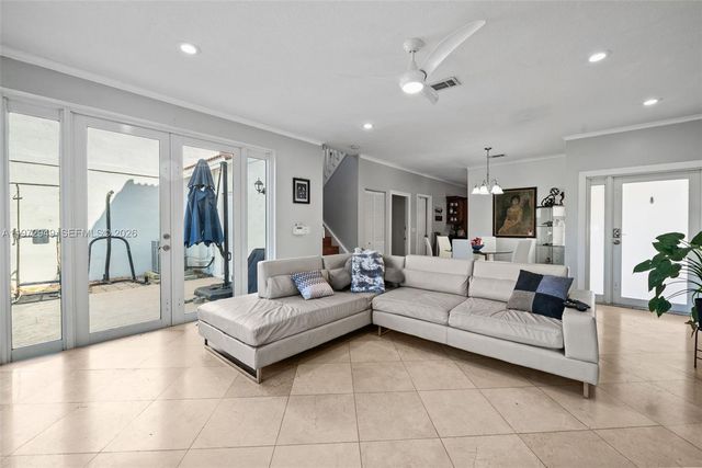 1026 SW 180th Ter, Pembroke Pines, FL 33029