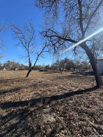 122 Woodcrest, Somerset, TX 78069