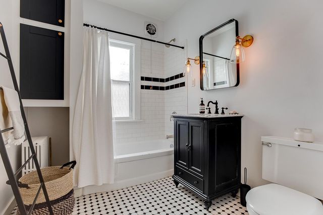 2433 W 22nd Street, Minneapolis, MN 55405