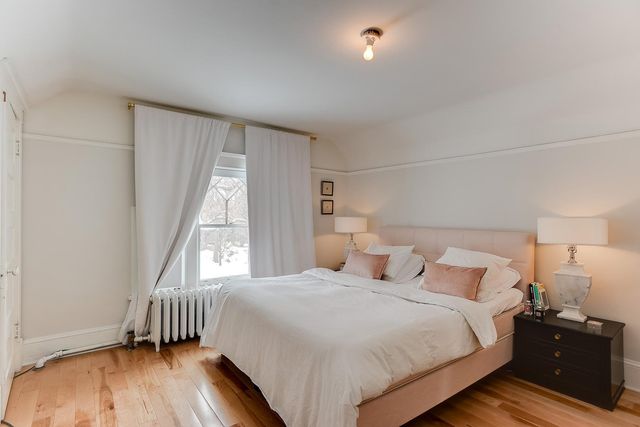 2433 W 22nd Street, Minneapolis, MN 55405