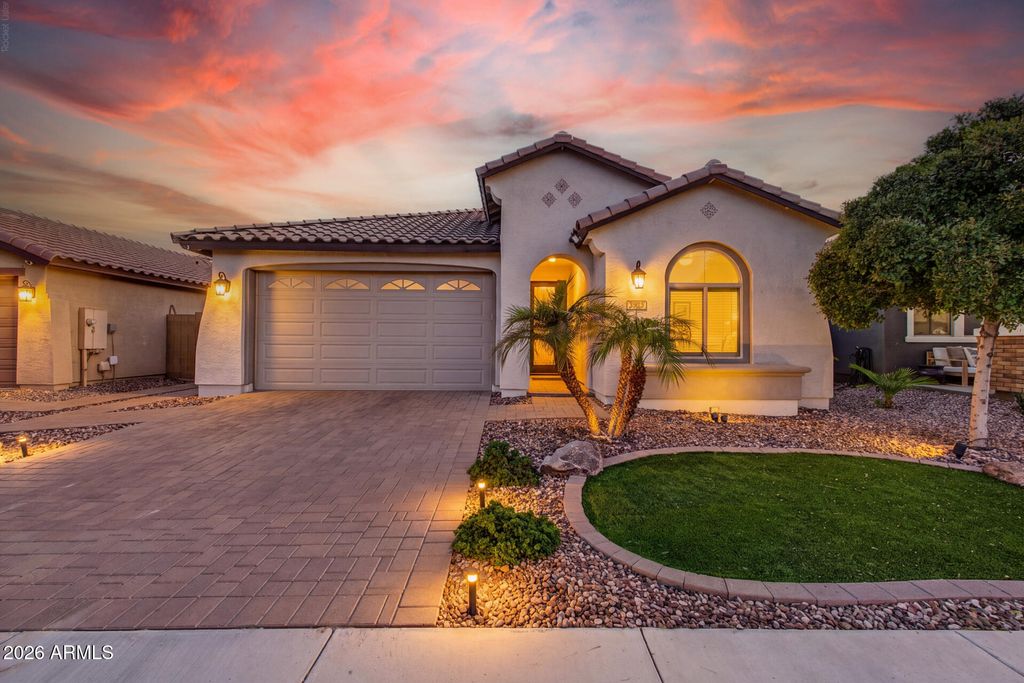 2807 W BLUE RIVER Drive, San Tan Valley, AZ 85144 — exterior