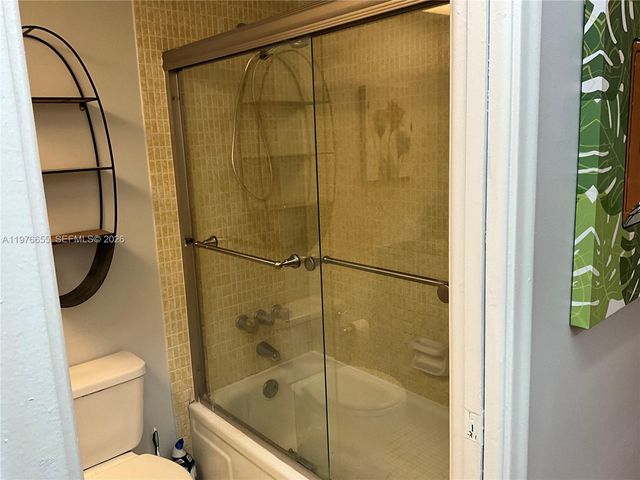 100 Berkley Rd 202, Hollywood, FL 33024