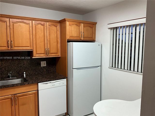 100 Berkley Rd 202, Hollywood, FL 33024