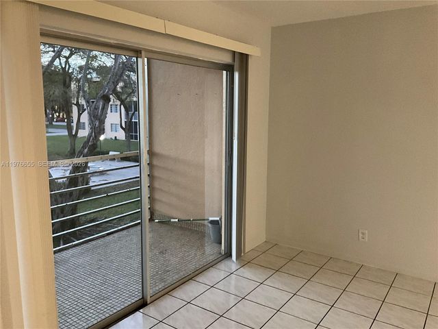 100 Berkley Rd 202, Hollywood, FL 33024