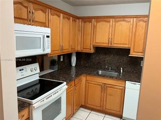 100 Berkley Rd 202, Hollywood, FL 33024