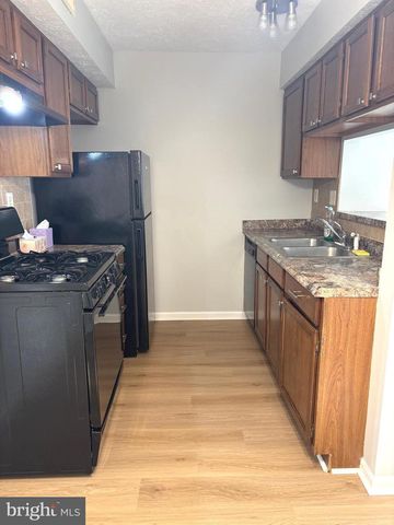 130 KENWOOD DR, Sicklerville, NJ 08081