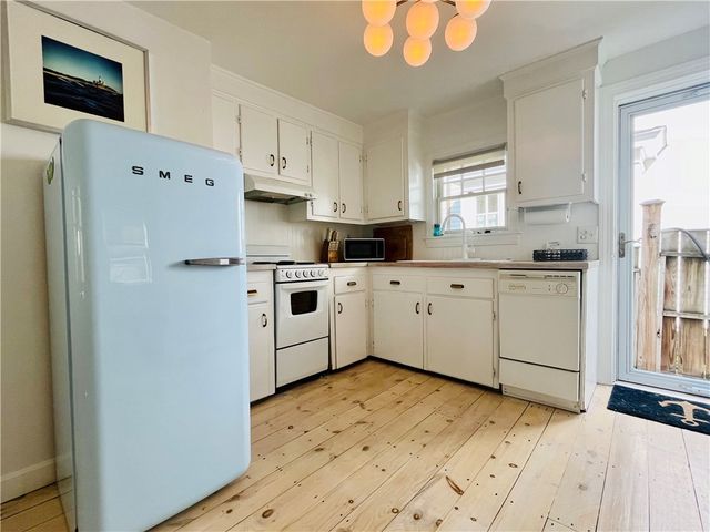 39 Pope Street, Newport, RI 02840