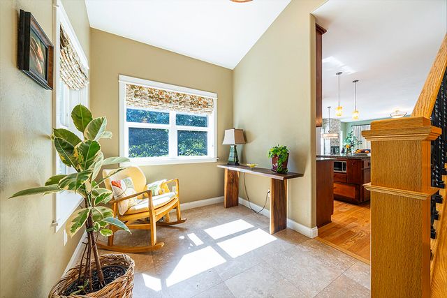 2704 Clay Creek Way, Ashland, OR 97520