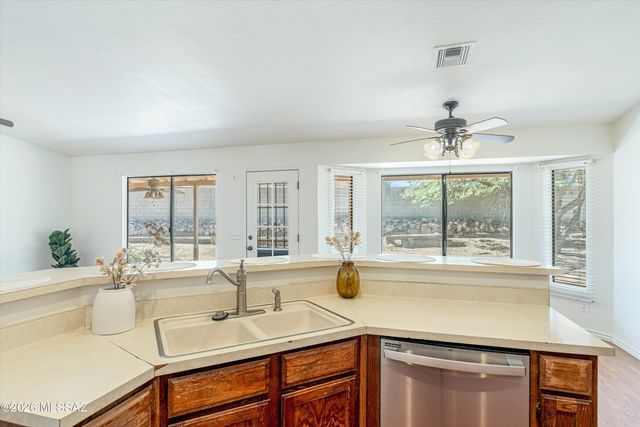 1821 W Newhall Drive, Tucson, AZ 85746