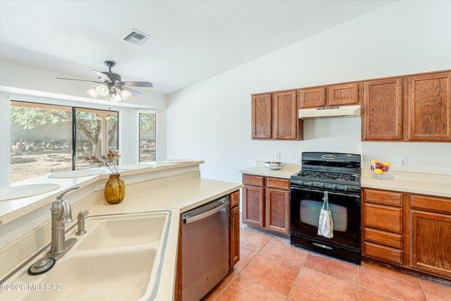 1821 W Newhall Drive, Tucson, AZ 85746