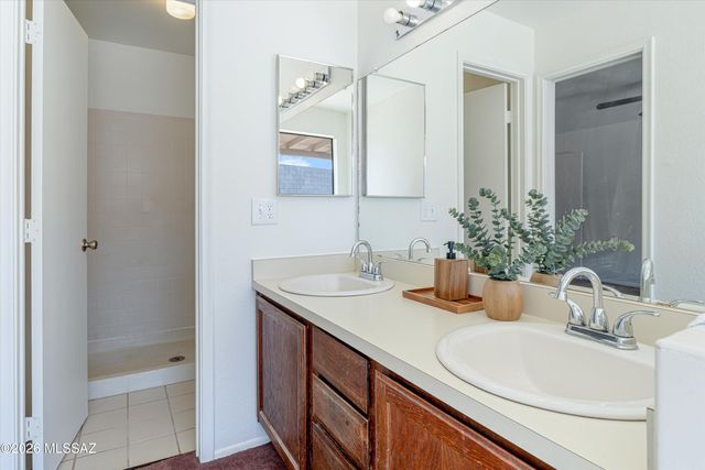 1821 W Newhall Drive, Tucson, AZ 85746