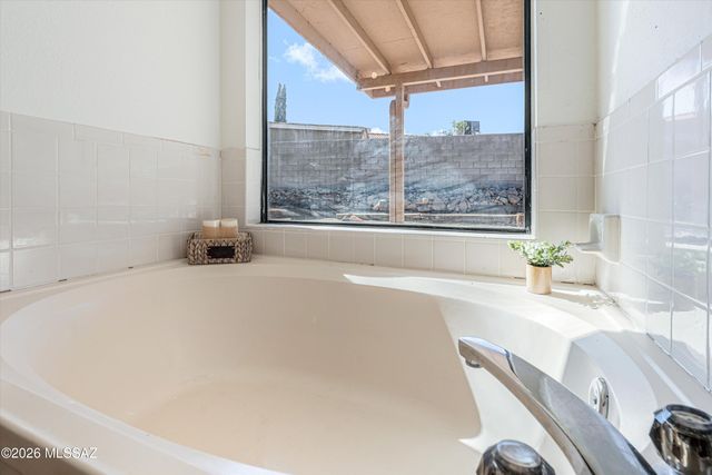 1821 W Newhall Drive, Tucson, AZ 85746