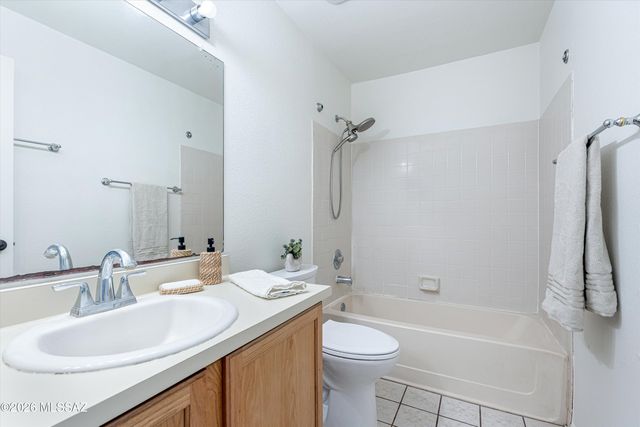 1821 W Newhall Drive, Tucson, AZ 85746