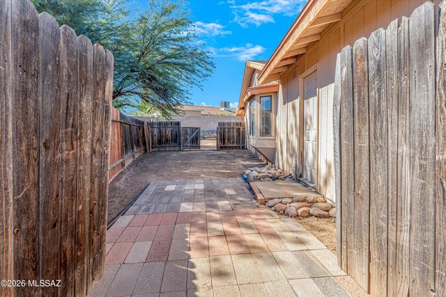 1821 W Newhall Drive, Tucson, AZ 85746