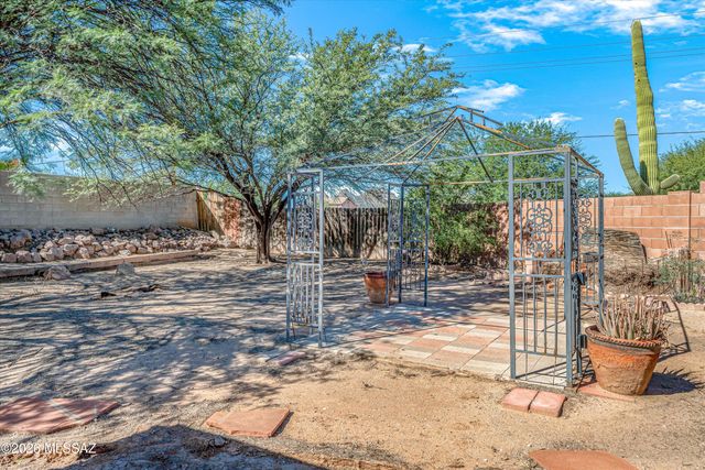 1821 W Newhall Drive, Tucson, AZ 85746