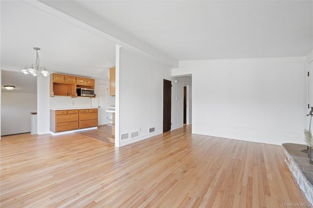 31 S Lexow Avenue, Nanuet, NY 10954