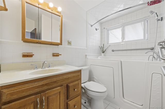 31 S Lexow Avenue, Nanuet, NY 10954