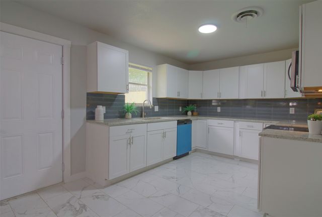 3424 Grady Street, Forest Hill, TX 76119