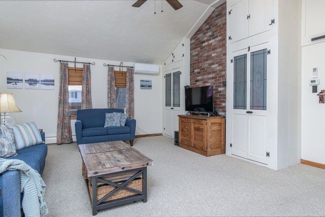 17 Island Pond Road, Hampstead, NH 03841