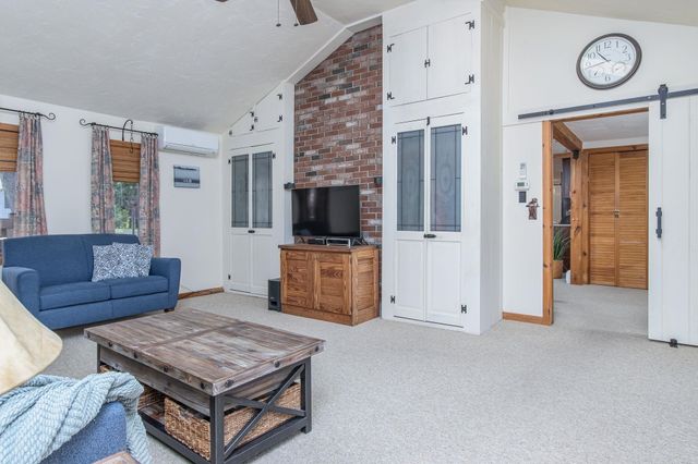 17 Island Pond Road, Hampstead, NH 03841