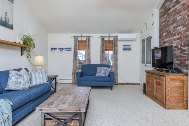 17 Island Pond Road, Hampstead, NH 03841