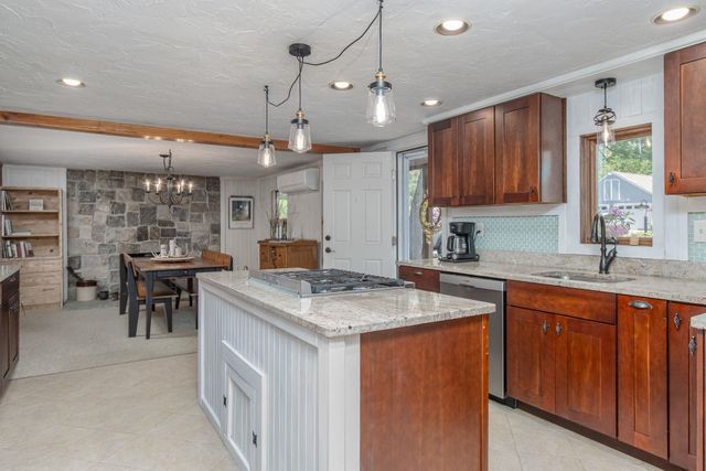 17 Island Pond Road, Hampstead, NH 03841