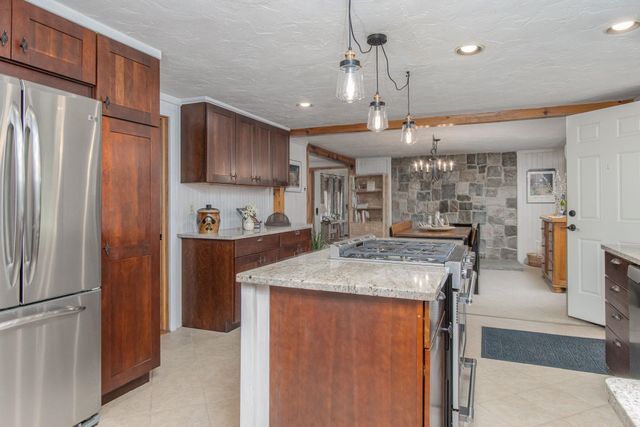 17 Island Pond Road, Hampstead, NH 03841
