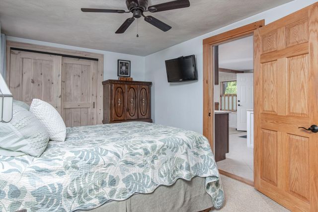 17 Island Pond Road, Hampstead, NH 03841