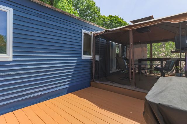 17 Island Pond Road, Hampstead, NH 03841