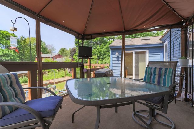 17 Island Pond Road, Hampstead, NH 03841