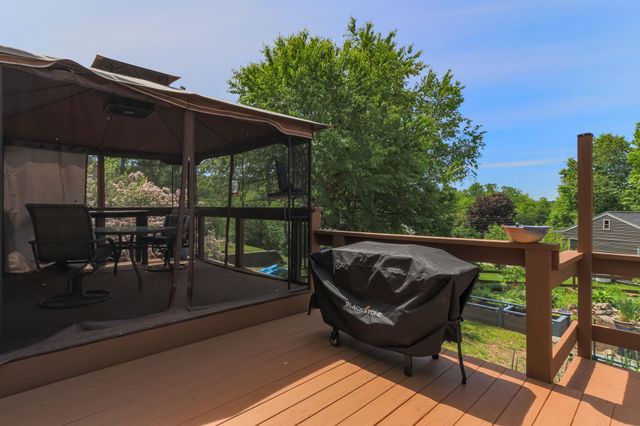 17 Island Pond Road, Hampstead, NH 03841
