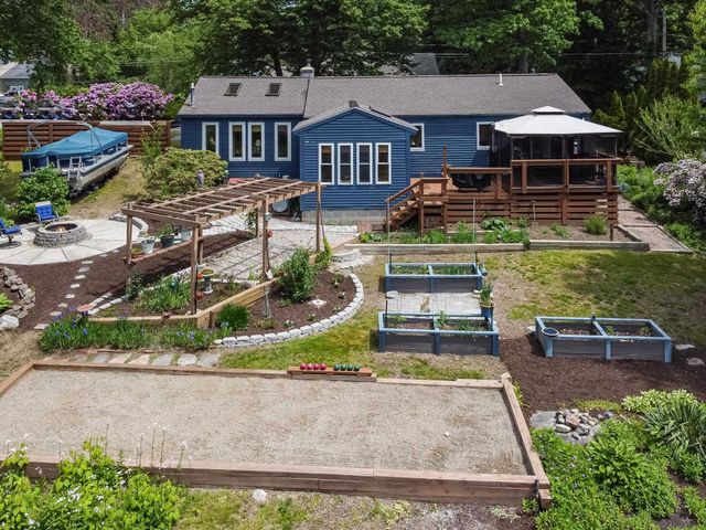 17 Island Pond Road, Hampstead, NH 03841