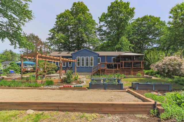 17 Island Pond Road, Hampstead, NH 03841
