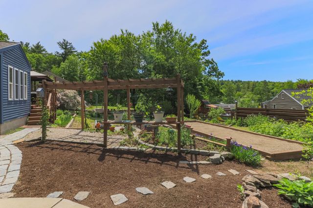 17 Island Pond Road, Hampstead, NH 03841