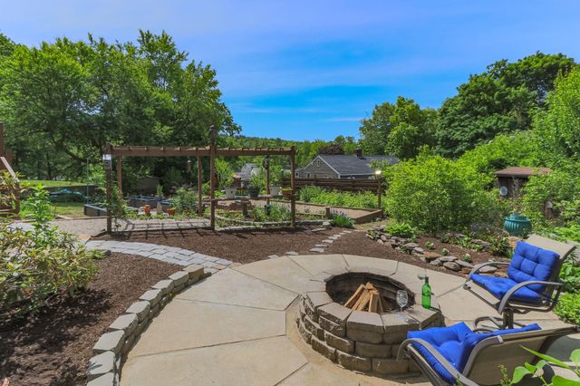 17 Island Pond Road, Hampstead, NH 03841