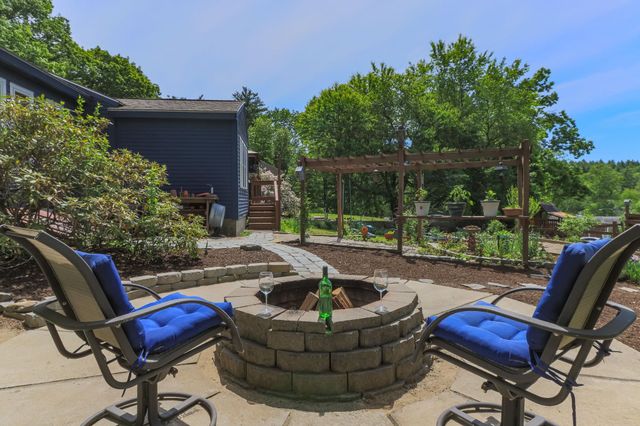 17 Island Pond Road, Hampstead, NH 03841
