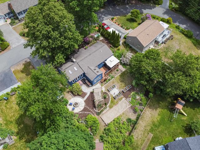 17 Island Pond Road, Hampstead, NH 03841